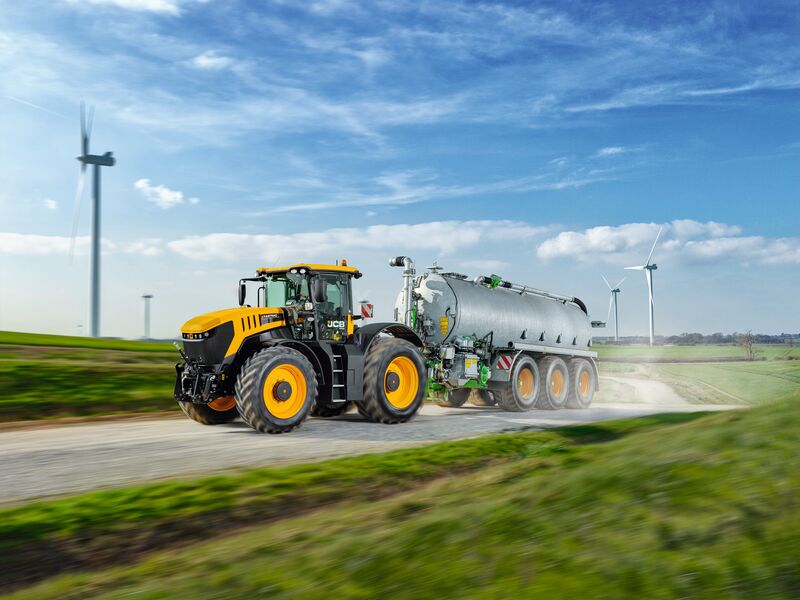 JCB發布全球最快速度紀念版拖拉機